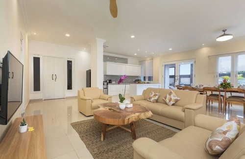 Bukit Villa | Stunning, 5-Bedroom Villa with GWK View in Ungasan