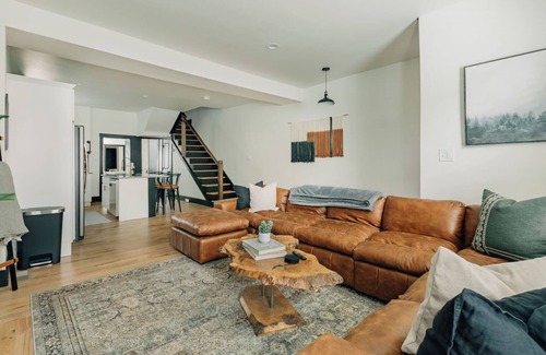 Lancaster Casa | Stunning 5 BR - Heart of Downtown