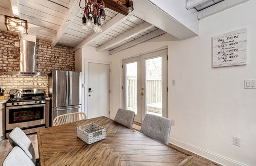 Powelton Village Casa | Stunning 5BDR-5BTH Duplex w/Outdoor Space Sleeps16
