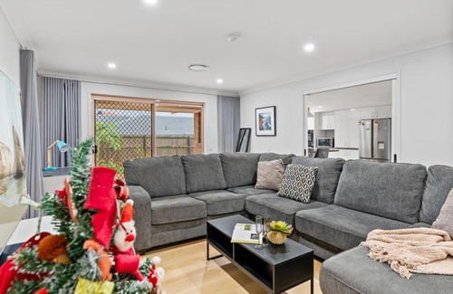 Wishart Casa | Stunning 5BR Big Modern Home with Parking Malls and Parks