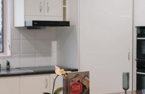 Wishart Casa | Stunning 5BR Big Modern Home with Parking Malls and Parks