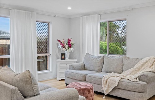 Wishart Casa | Stunning 5BR Big Modern Home with Parking Malls and Parks