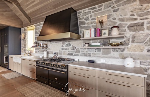 The Blue Mountains Otro | Stunning 6 bed 9 bath country home on 49 acres