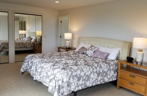 Wakefield-Peacedale Casa | Impresionante 6 habitaciones contemporáneas con una vista georgena de Block Island Sound