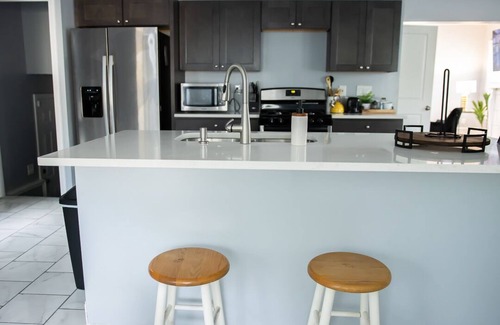 Cleveland Casa | Stunning 6 Bedroom/ 3.5 bath entire home rental