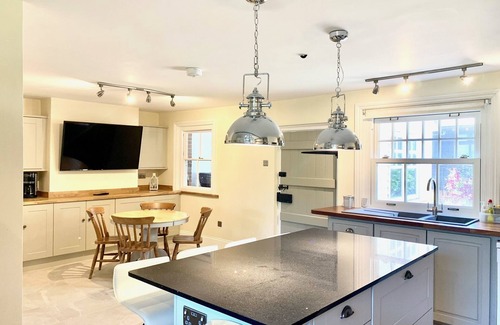 Hellingly Casa | Stunning 6 Bedroom Farmhouse in Hellingly