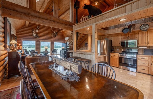 Emigrant Casa | Stunning 6 Bedroom home near Gardiner