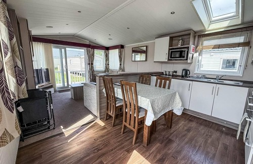 Pakefield Casa | Stunning 6 berth caravan, close to the beach in Suffolk ref 68067CR