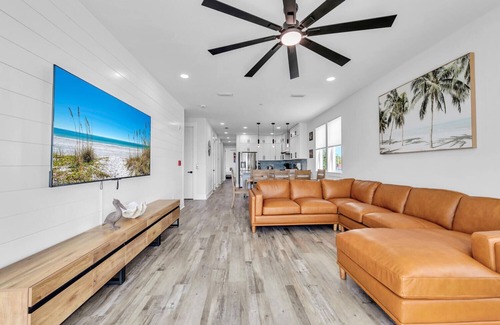 Bahama Beach Casa | ☀️Stunning 6BR Home-Private Pool-Across from Beach-Golden Seashell East☀️