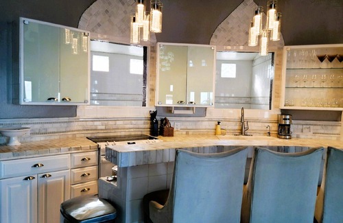 South Side Villa | Stunning 8 Bedroom Estate with 2 Hot Tubs, Pool and Daily Maid Service