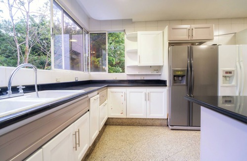 El Poblado Casa | Stunning 7-BR PH with Spa, Concierge, Breakfast & WiFi in Medellín