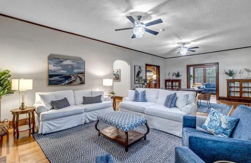 Riverside Casa | Stunning and Cozy 4BR in Historic Avondale