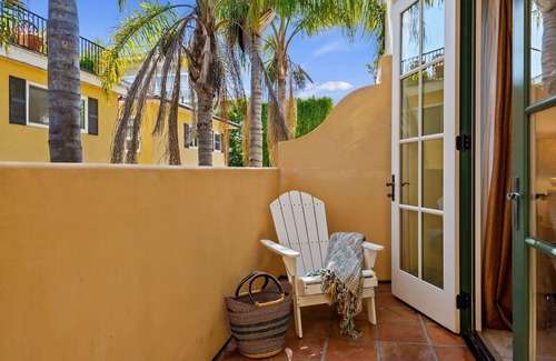 West Beach Casa | Stunning and Spacious Townhouse at West Beach with Private Rooftop Patio!