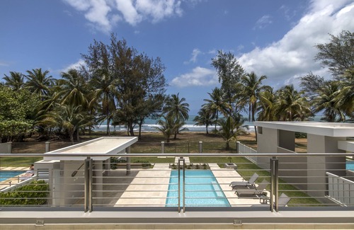Zarzal Casa | Impresionante y espaciosa casa frente a la playa cerca de Rio Mar Resort. Ver video!