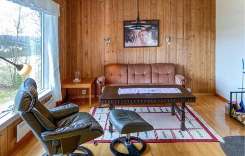 Nesset Apartamento | Stunning Apartment In Eidsvåg I Romsdal