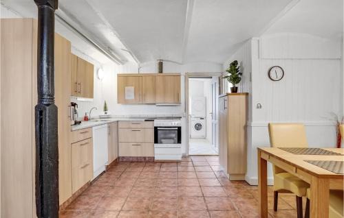 Sjaelborg Apartamento | Stunning Apartment In Esbjerg V