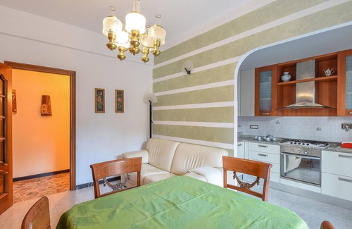 Genoa Apartamento | Stunning Apartment in Genova With 2 Bedrooms and Wifi