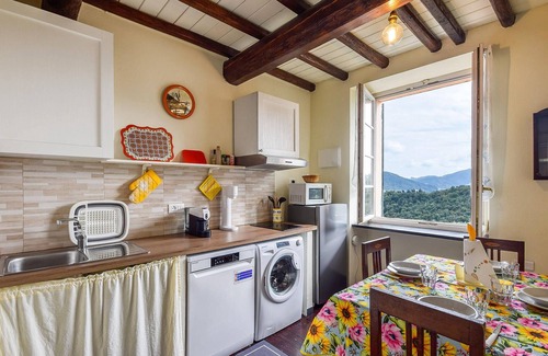 Recco Apartamento | Stunning apartment in Recco with kitchen