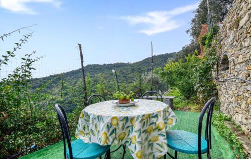 Recco Apartamento | Stunning Apartment In Recco With Kitchen
