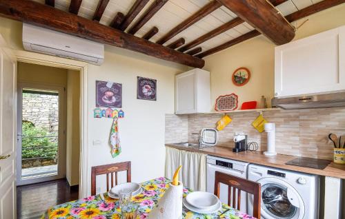 Recco Apartamento | Stunning Apartment In Recco With Kitchen