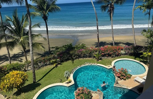 Black Rock Apartamento | Stunning apartment on Grafton Beach with pool and direct access to beach