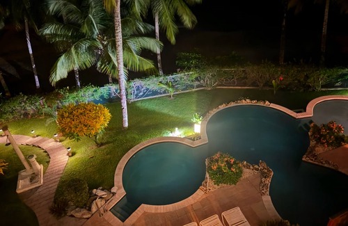 Black Rock Apartamento | Stunning apartment on Grafton Beach with pool and direct access to beach