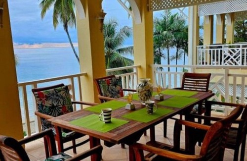 Black Rock Apartamento | Stunning apartment on Grafton Beach with pool and direct access to beach
