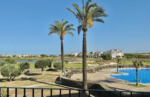 Jeronimo y Avileses y Balsicas de Arriba Apartamento | Stunning apartment with pool, golf and lake views