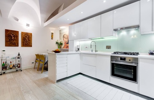 Rione III Colonna Apartamento | Stunning Apartment With Private Garden