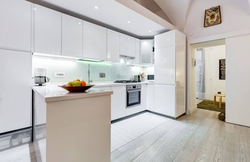 Rione III Colonna Apartamento | Stunning Apartment With Private Garden