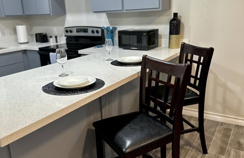 Brownsville Condominio | Stunning Apt/Free parking/Wi-Fi