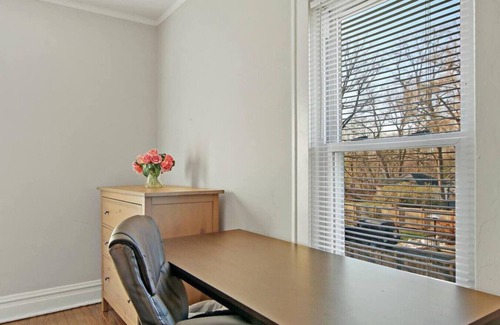 Libertyville Apartamento | Stunning apt in DT Libertyville - Near Naval Base