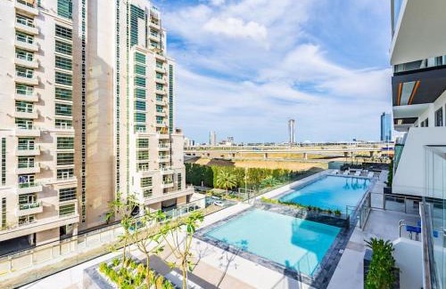 Jumeirah Village Circle Apartamento | Stunning Apt with Artful Interior and Urban Views