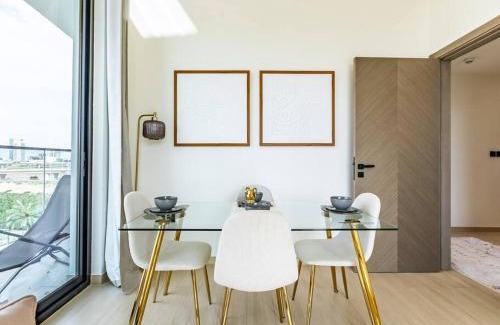 Jumeirah Village Circle Apartamento | Stunning Apt with Artful Interior and Urban Views