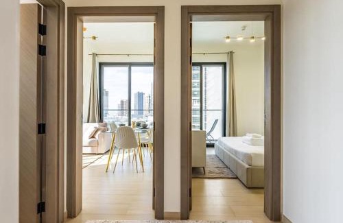 Jumeirah Village Circle Apartamento | Stunning Apt with Artful Interior and Urban Views