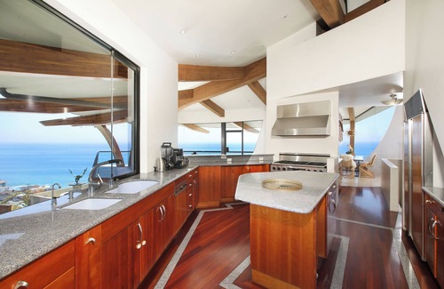Eastern Malibu Villa | Arquitectónicamente Impresionante casa en perfecto Malibú Ubicación
