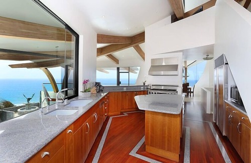 Eastern Malibu Villa | Arquitectónicamente Impresionante casa en perfecto Malibú Ubicación