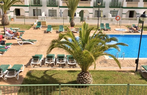Caleta de Fuste Apartamento | IMPRESIONANTE ART DECO 'GAUDIA' COMPLEJO REFORMADO APARTAMENTO DUPLEX JUNTO A LA PISCINA