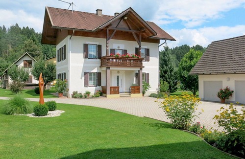 Augsdorf Casa | Preciosa casa de vacaciones privada para 6 personas con WIFI, TV, patio y aparcamiento