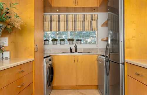 Bantry Bay Apartamento | Stunning Bantry Bay Haven - Beach on Your Doorstep
