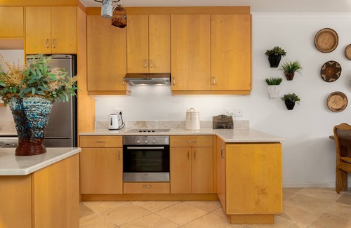 Bantry Bay Apartamento | Stunning Bantry Bay Haven - Beach on Your Doorstep