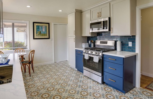 Kensington Casa | Stunning Bay-View Home in Kensington!