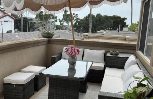 South Redondo Casa | Stunning Beach House with Optional Tesla & Electric Bikes for Rent.