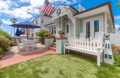 South Mission Beach Casa | Stunning beach home - steps2sand, AC, Large Patio and Fast Wifi!