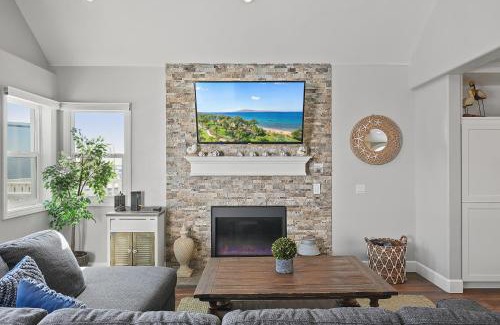 South Mission Beach Casa | Stunning Beach Home with Fireplace, Fast WiFi, Grill & Outdoor Seating!