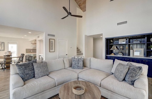 Port Aransas Casa | Stunning Beach View! Boardwalk Access to the Beach! Community Pool & Hot Tub!