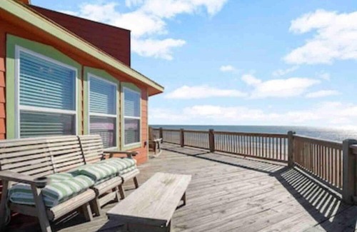 Gilchrist Casa | Stunning Beachfront 3 Bedroom Home, CoralMoonBeach