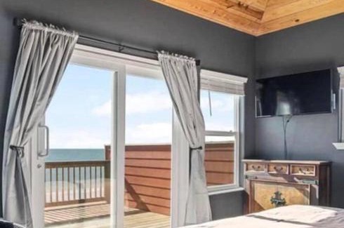 Gilchrist Casa | Stunning Beachfront 3 Bedroom Home, CoralMoonBeach