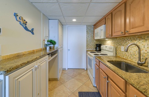 Wildwood Crest Condominio | Stunning Beachfront Condo w/ Panoramic Ocean View