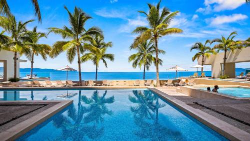Las Glorias Apartamento | Stunning Beachfront Condo - Sea Views & Pools